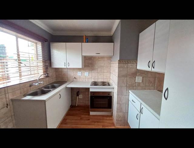 2 BEDROOM TOWNHOUSE FOR SALE IN MORELETAPARK
